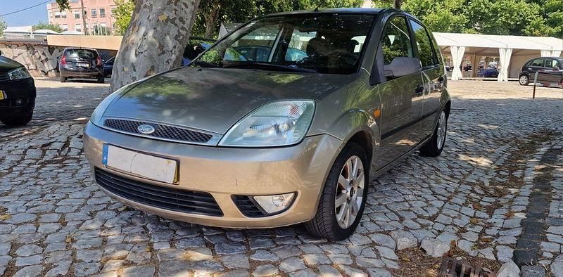 Usado 2003 Ford Fiesta Ghia Citadino | € 1.750 (Bom preço) - Imagem 1/4