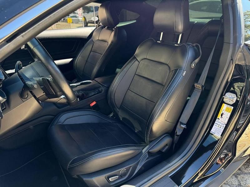 Usado Ford Mustang 290 HP (213 kW) 2019 Preto Coupé