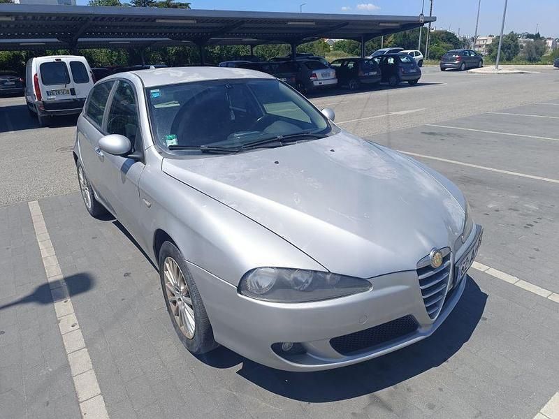 Usado 2005 Alfa Romeo 147 Citadino | € 2.800 - Imagem 1/4