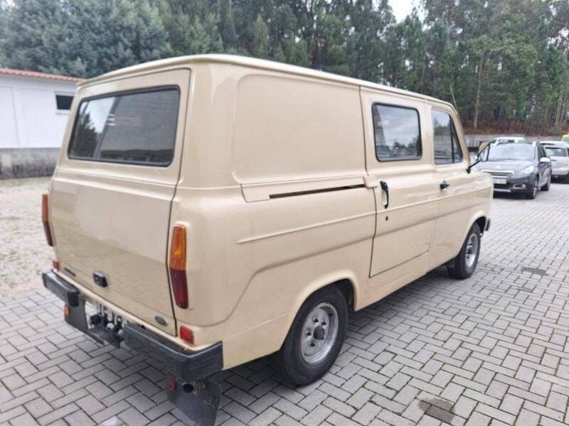 Usado Ford Transit 68 HP (50 kW) 1980 Outra Sedan