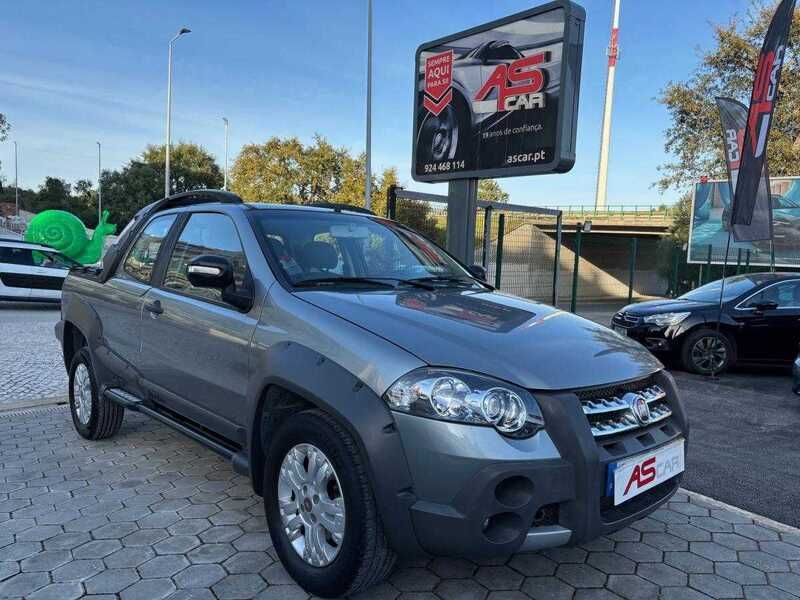Cinza Usado 2013 Fiat Strada Pickup | € 13.990 - Imagem 1/4
