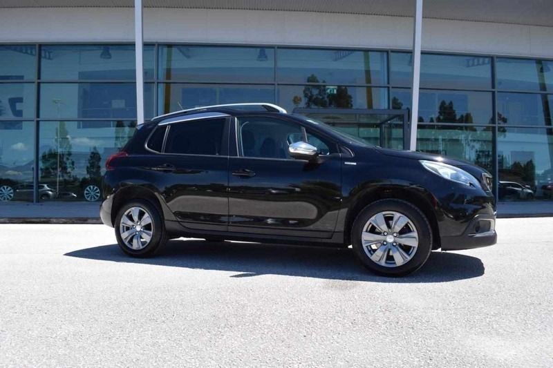 Preto Usado 2019 Peugeot 2008 Style SUV | € 19.900 (Preço justo) - Imagem 1/4