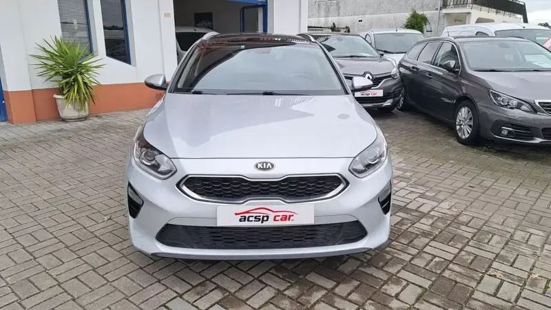 Usado Kia Ceed 136 HP (100 kW) 2021 Cinzento Citadino