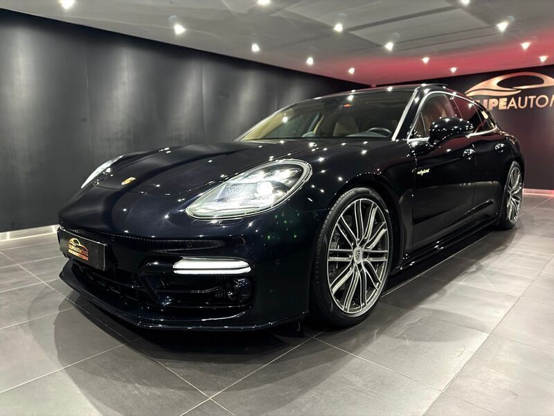 Azul Usado 2018 Porsche Panamera S E-Hybrid Sedan | € 82.990 (Caro) - Imagem 1/4