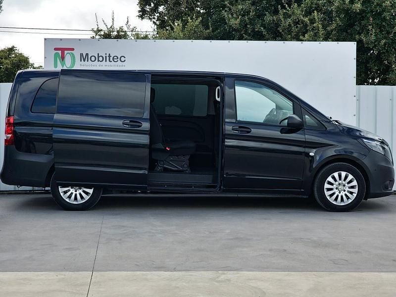 Usado Mercedes Vito 163 HP (119 kW) 2018 Preto Van