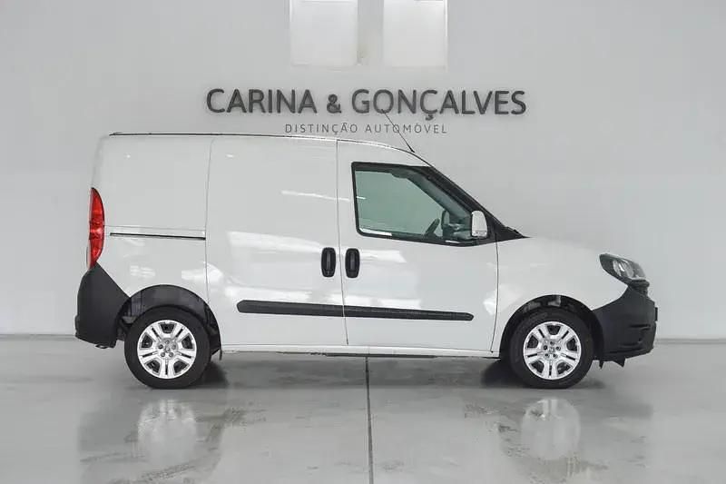 Usado Fiat Doblò Easy 95 HP (69 kW) 2021 Branco Monovolume