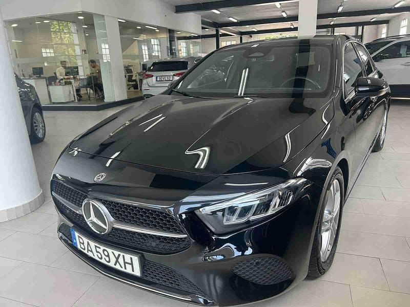 Preto Usado 2023 Mercedes A200 Sedan | € 33.500 - Imagem 1/4