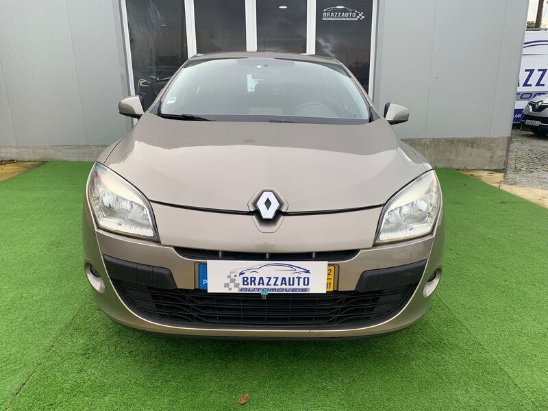 Castanho Usado 2012 Renault Mégane GrandTour Carrinha | € 7.900 (Caro) - Imagem 1/4