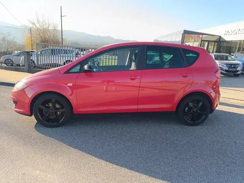 Vermelho Usado 2004 Seat Altea Sport Monovolume | € 7.500 - Imagem 1/4