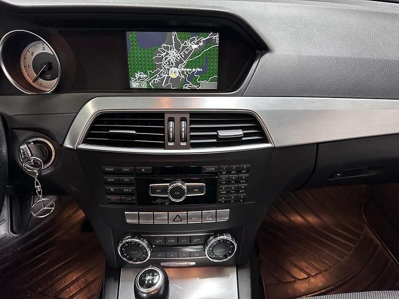 Usado Mercedes C220 Avantgarde 170 HP (125 kW) 2011 Azul Sedan