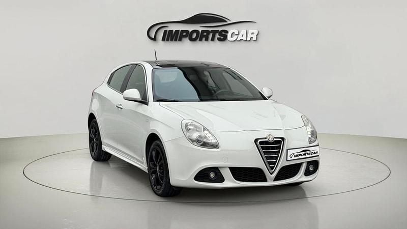 Branco Usado 2012 Alfa Romeo Giulietta Distinctive | € 9.900 (Preço justo) - Imagem 1/4