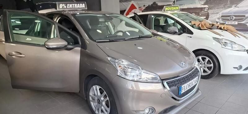 Cinza Usado 2014 Peugeot 208 Active Citadino | € 8.900 (Preço justo) - Imagem 1/4