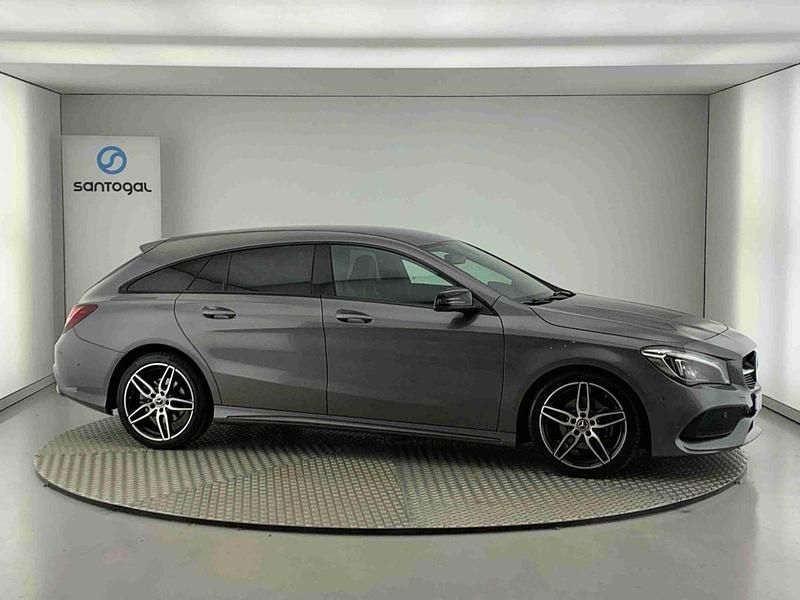 Cinzento Usado 2017 Mercedes 180 Sedan | € 23.490 (Preço justo) - Imagem 1/4