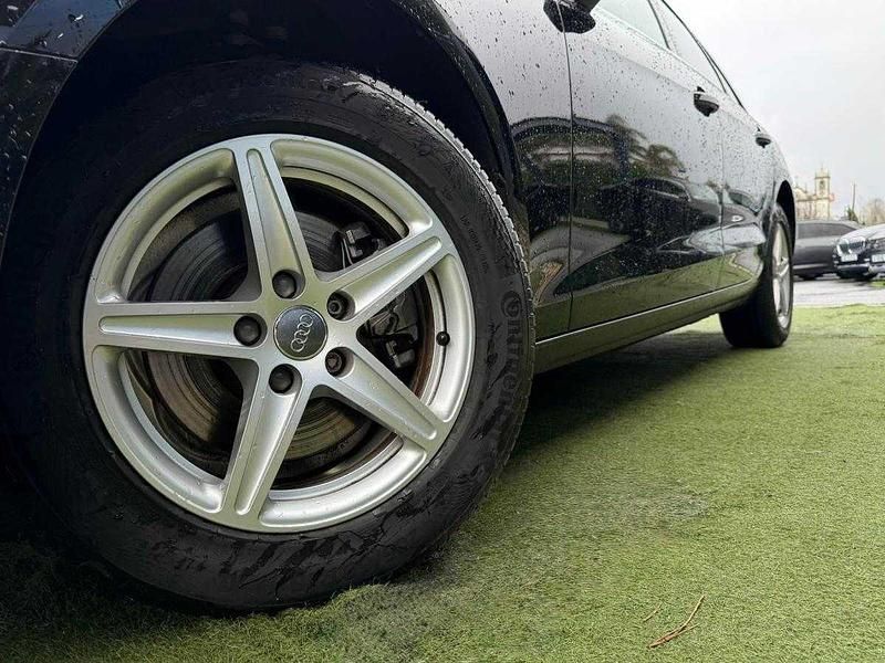 Usado Audi A4 Advanced 163 HP (119 kW) 2020 Preto Carrinha