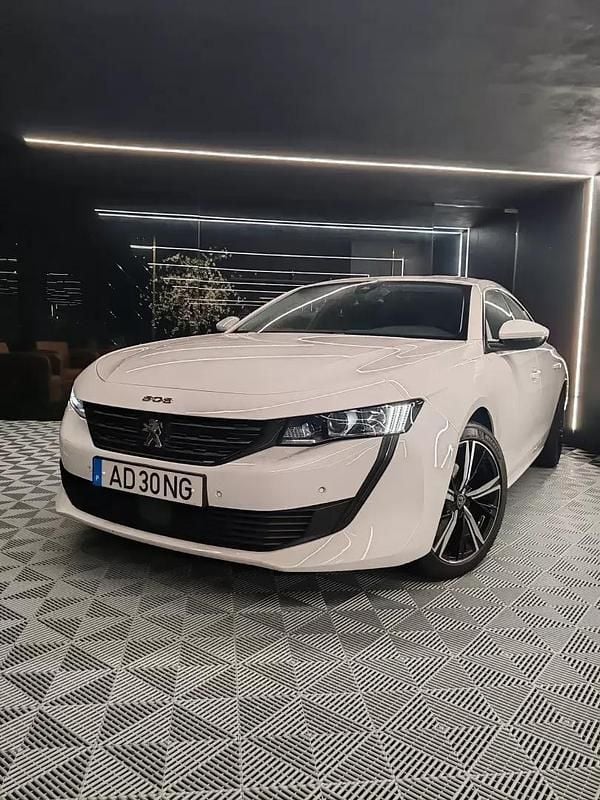 Usado Peugeot 508 Allure 130 HP (95 kW) 2020 Branco pérola Sedan