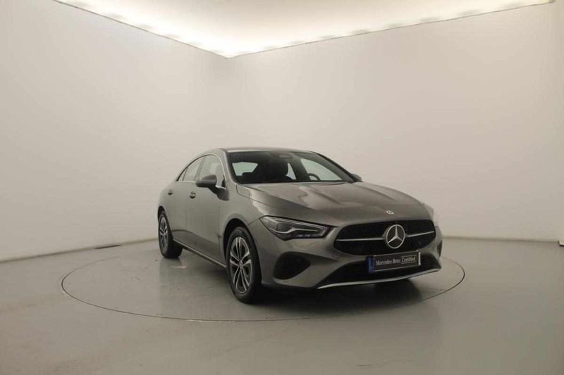 Cinzento Usado 2024 Mercedes CLA200 Carrinha | € 35.990 - Imagem 1/4