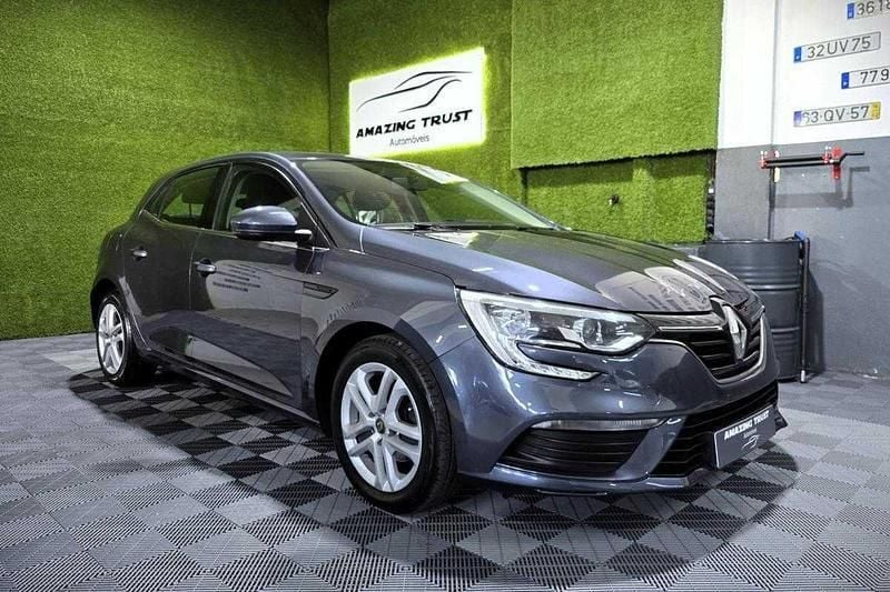 Cinza Usado 2019 Renault Mégane IV Zen | € 13.750 (Preço justo) - Imagem 1/4