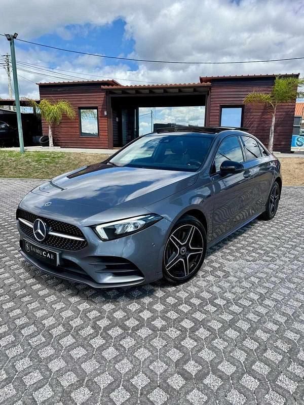 Cinzento Usado 2021 Mercedes A250 Citadino | € 25.990 (Preço elevado) - Imagem 1/4
