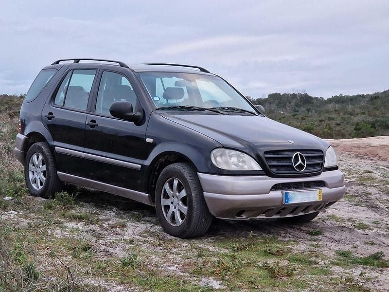 Usado 2001 Mercedes ML270 SUV | € 8.000 - Imagem 1/4