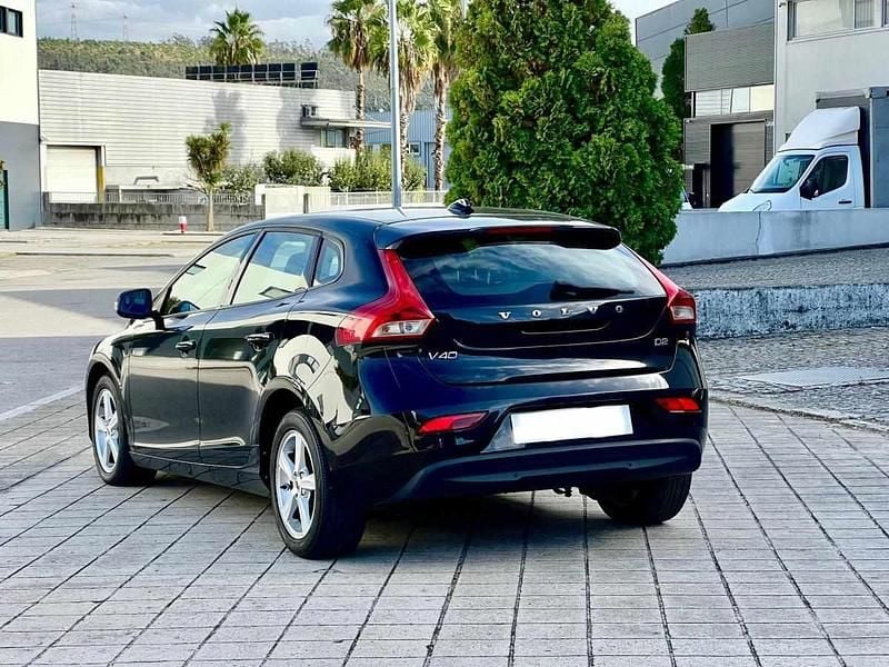 Usado Volvo V40 120 HP (88 kW) 2017 Preto