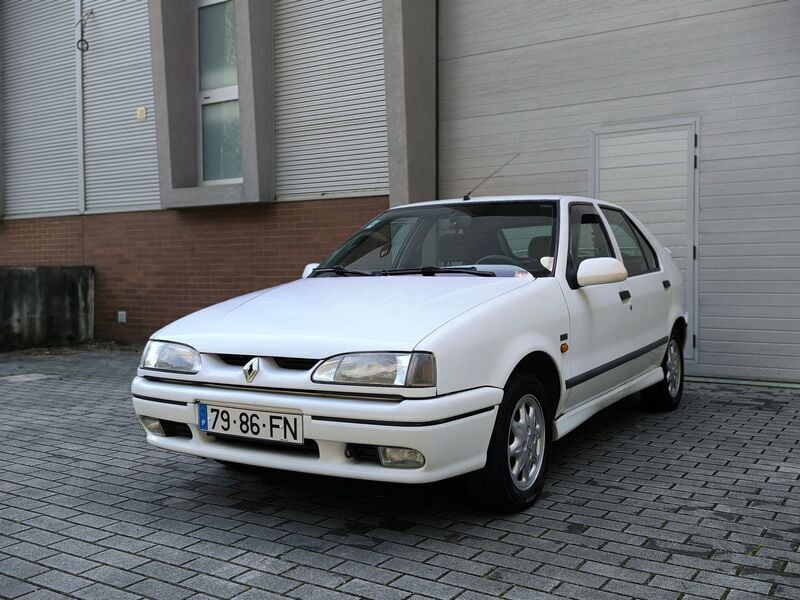 Branco Usado 1995 Renault R9 Sedan | € 875 - Imagem 1/4