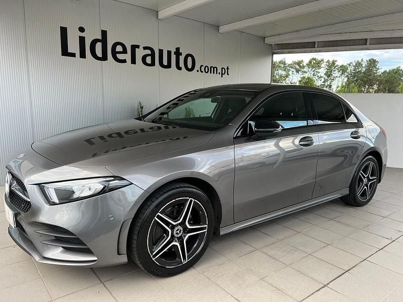 Cinza Usado 2022 Mercedes A250 AMG line Sedan | € 25.950 - Imagem 1/4