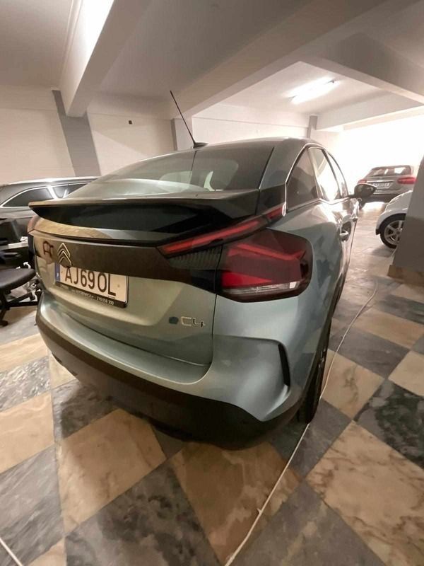 Usado Citroën e-C4 Feel 100 kW (136 HP) 2021 Azul escuro Sedan