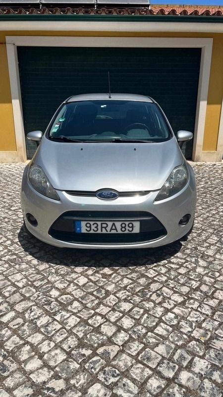 Cinzento Usado 2010 Ford Fiesta Citadino | € 6.100 (Preço justo) - Imagem 1/4