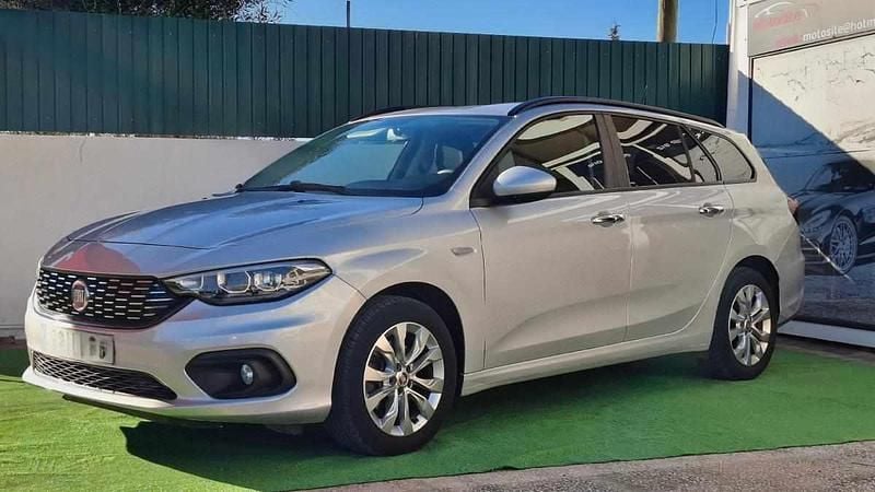 Usado Fiat Tipo 95 HP (69 kW) 2018 Cinzento Carrinha