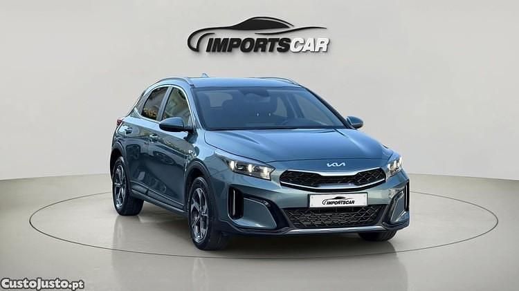 Azul Usado 2024 Kia XCeed SUV | € 23.999 - Imagem 1/1