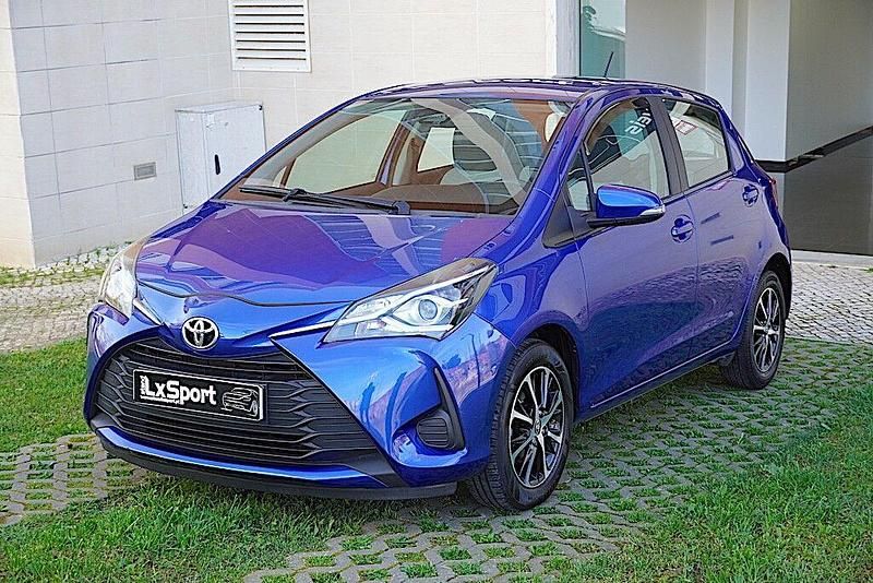 Usado Toyota Yaris Comfort 72 HP (52 kW) 2020 Azul