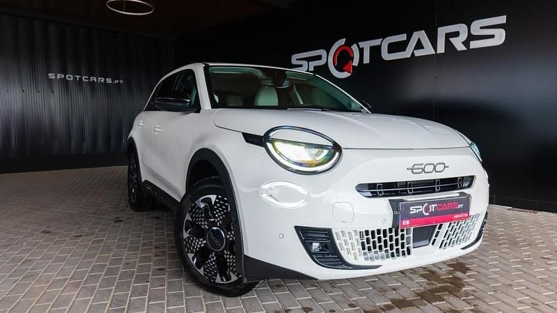 Branco Usado 2025 Fiat 600 | € 24.490 (Super Preço) - Imagem 1/4