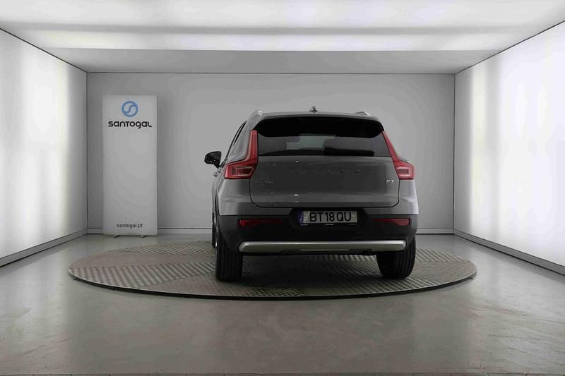 Usado Volvo XC40 Core 163 HP (119 kW) 2025 Cinzento SUV