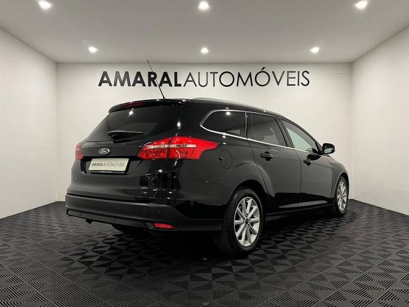 Usado Ford Focus 120 HP (88 kW) 2016 Vermelho Carrinha
