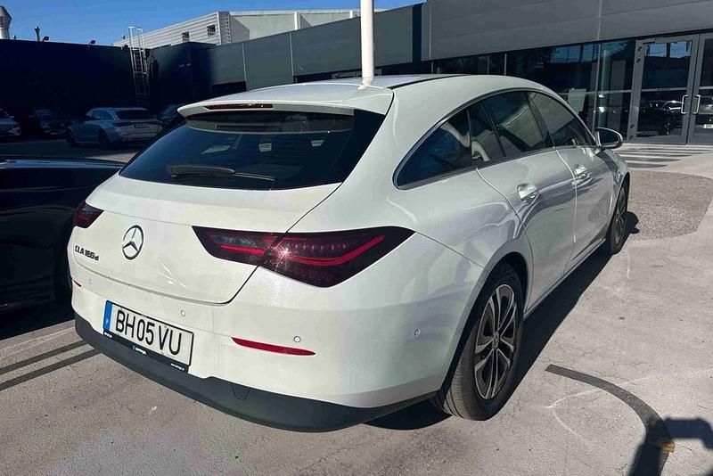 Usado Mercedes CLA180 116 HP (85 kW) 2024 Branco Sedan