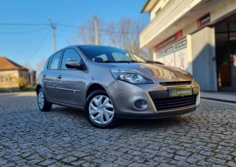 Cinzento Usado 2012 Renault Clio IV Citadino | € 5.500 (Super Preço) - Imagem 1/4