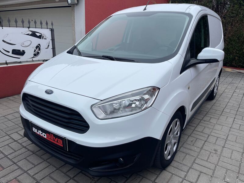 Branco Usado 2017 Ford Courier Trend Monovolume | € 9.500 - Imagem 1/4