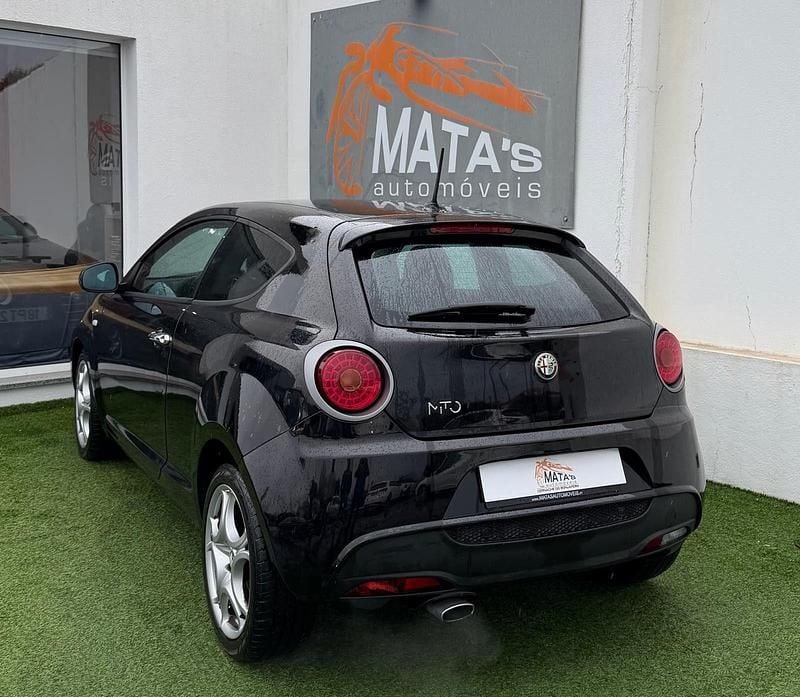 Usado Alfa Romeo MiTo Distinctive 85 HP (62 kW) 2015 Preto Citadino