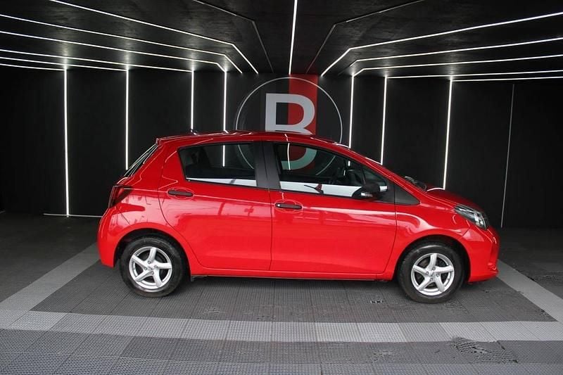 Vermelho Usado 2015 Toyota Yaris | € 11.999 (Preço justo) - Imagem 1/4