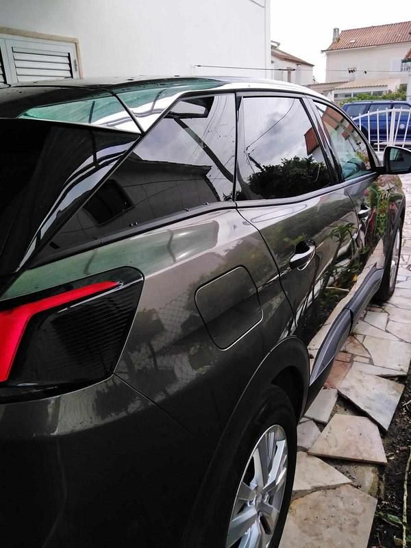 Usado Peugeot 3008 131 HP (96 kW) 2019 Cinzento SUV