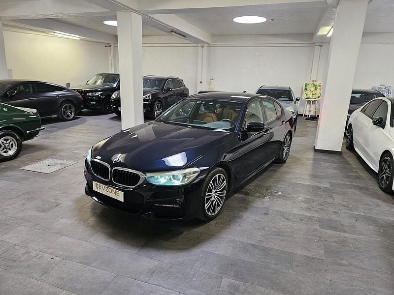 Azul Usado 2018 BMW 530 iPerformance Sedan | € 26.000 - Imagem 1/4