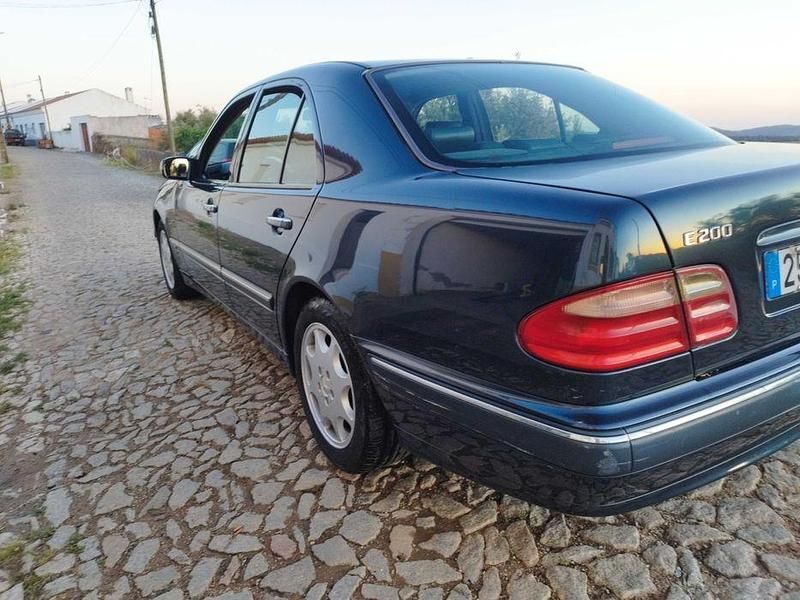 Usado Mercedes E200 1999 Sedan