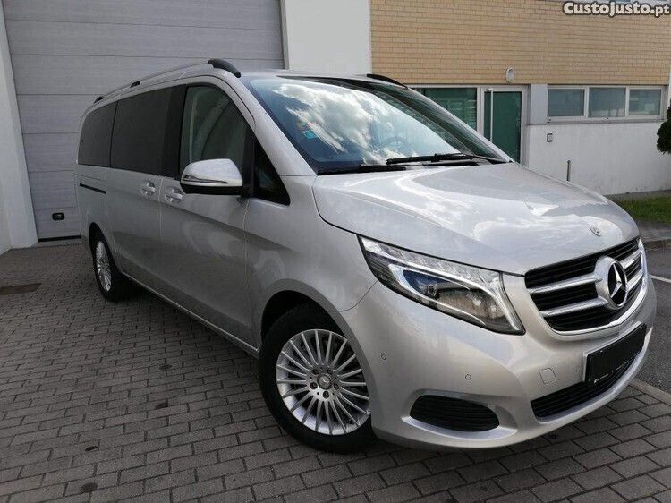 Cinza Usado 2018 Mercedes V220 Monovolume | € 49.500 - Imagem 1/1