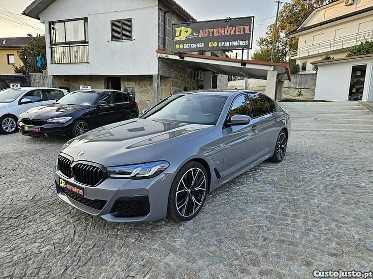 Cinza Usado 2020 BMW 540 Comfort Edition Sedan | € 38.500 - Imagem 1/1