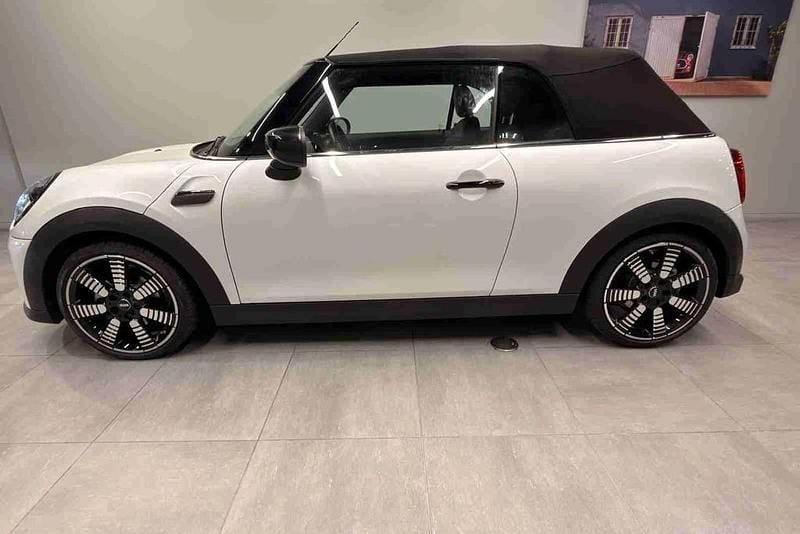 Usado Mini Cooper Cabriolet Classic 136 HP (100 kW) 2023 Branco Cabrios