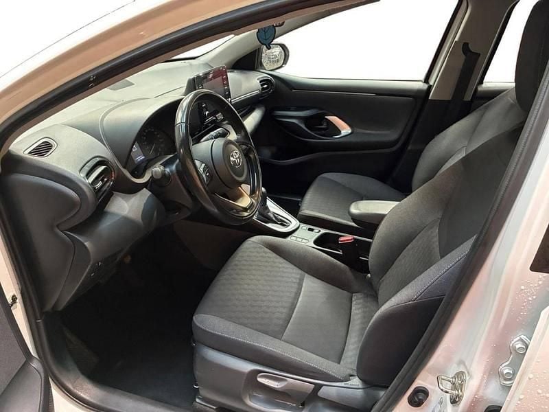 Usado Toyota Yaris Hybrid Business Edition 116 HP (85 kW) 2022 Branco