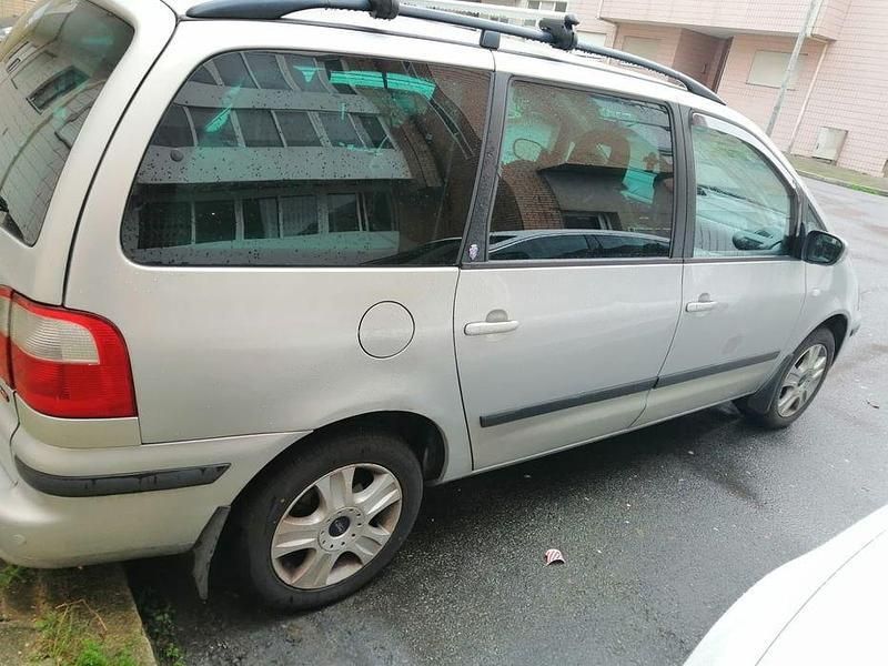 Usado 2003 Ford Galaxy Monovolume | € 5.000 - Imagem 1/4
