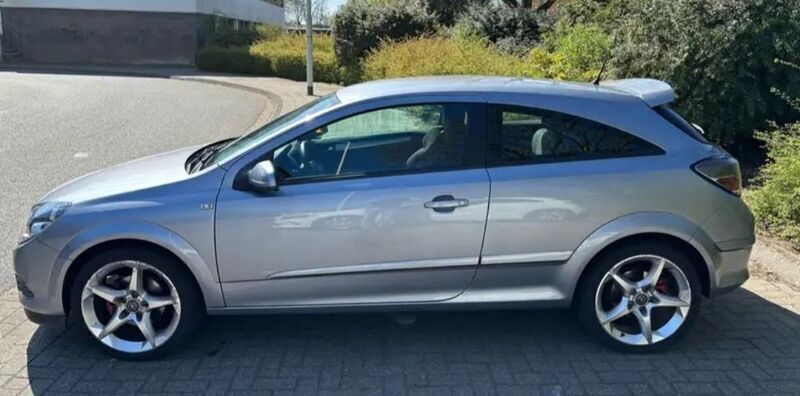 Usado 2008 Opel Astra GTC | € 1.550 - Imagem 1/4