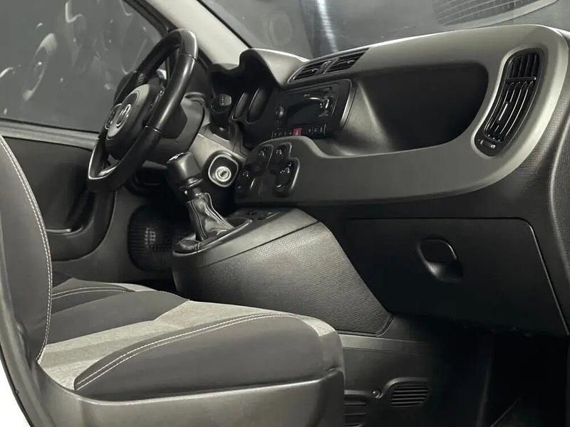 Usado Fiat Panda Lounge 69 HP (50 kW) 2017 Amarelo Citadino