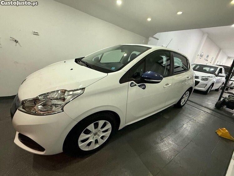 Branco Usado 2016 Peugeot 208 Active Citadino | € 8.200 (Bom preço) - Imagem 1/1